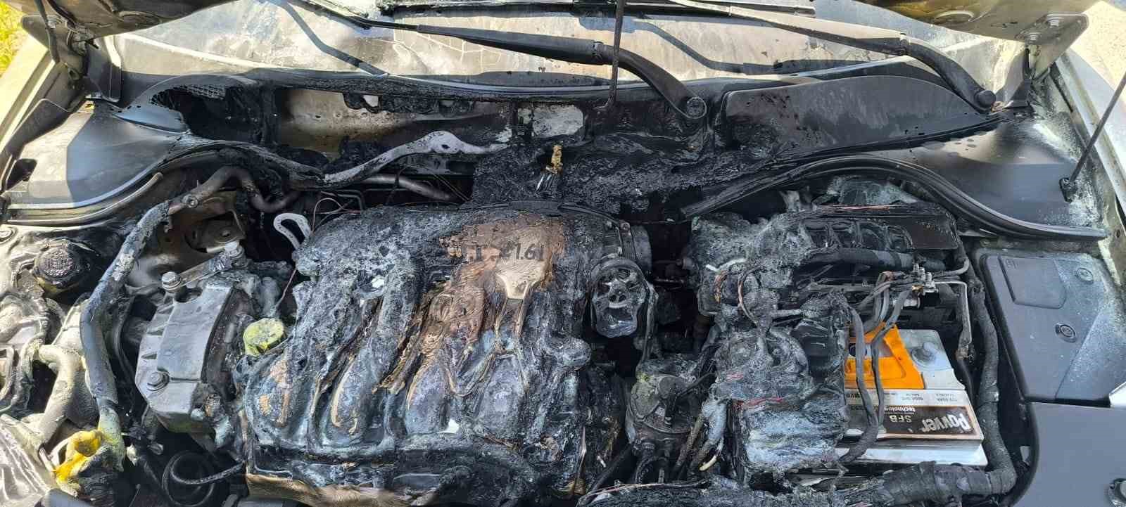 Iğdır-Doğubayazıt yolu üzerinde araçta çıkan yangın itfaiye ekipleri tarafından kontrol altına alındı