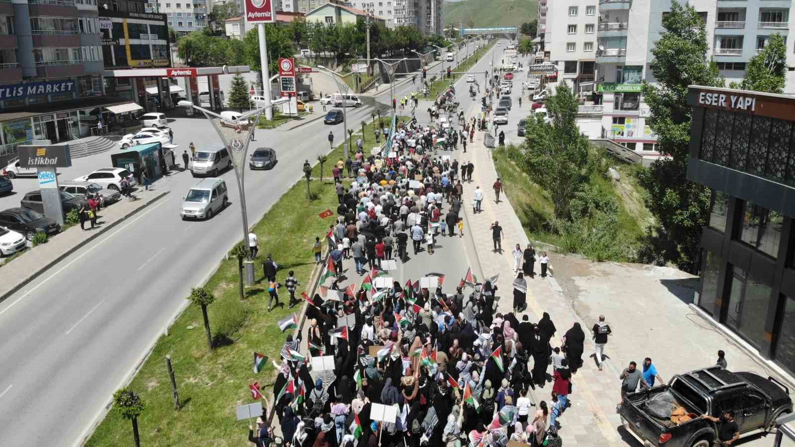 Bitlis’te vatandaşlar Filistin için yürüdü