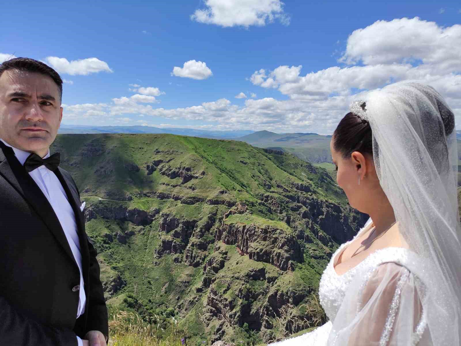 Ardahan’daki tarihi Şeytan Kalesi’ne turist akını