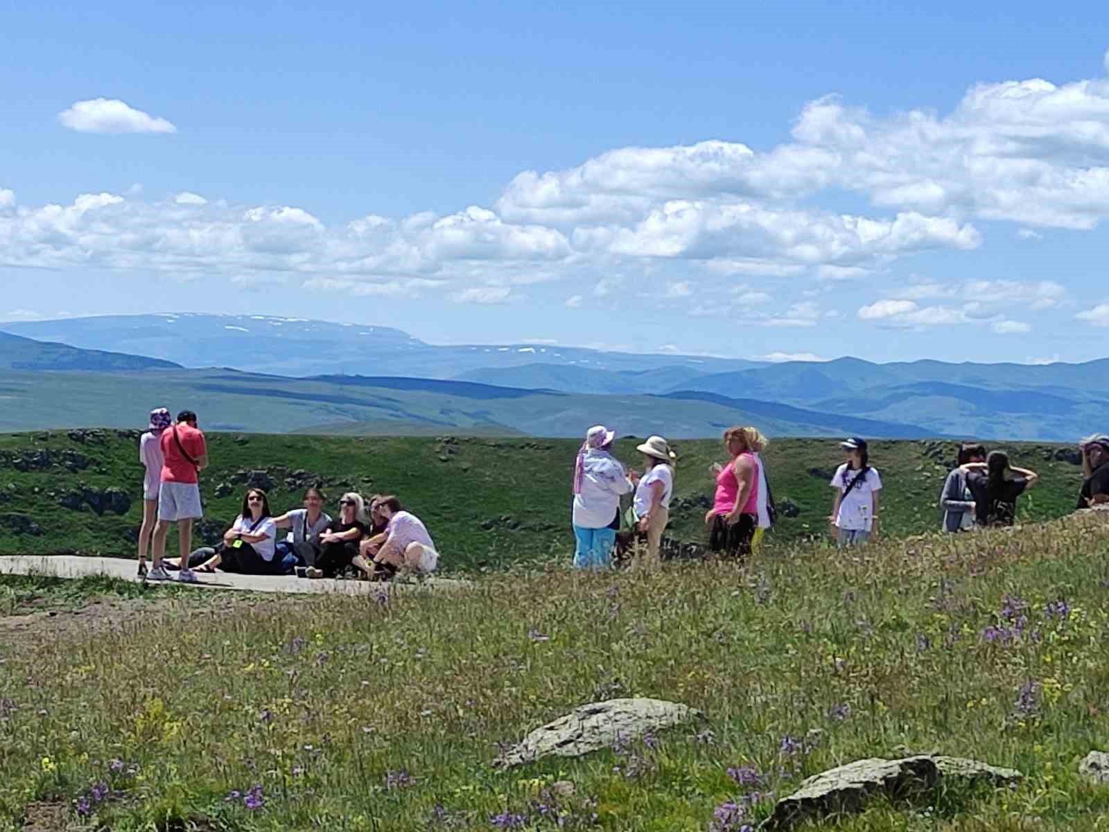 Ardahan’daki tarihi Şeytan Kalesi’ne turist akını