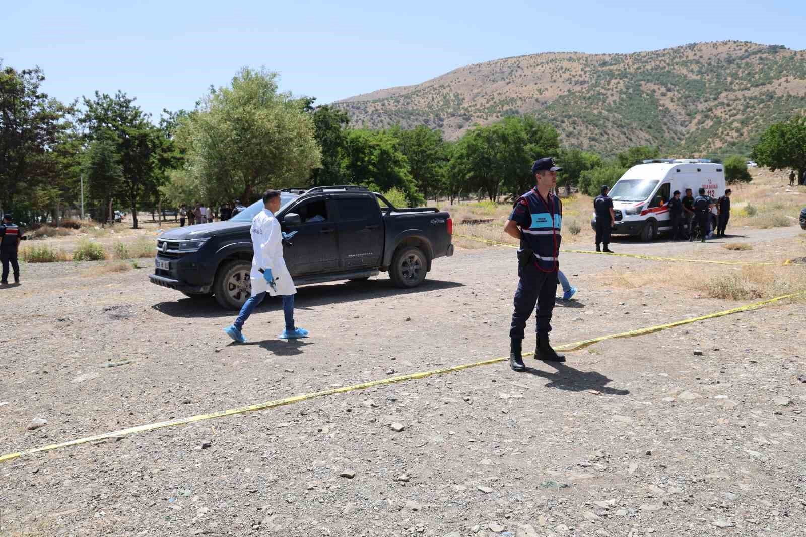 Elazığ’da bir araç içerisinde 2 kişi ölü bulundu