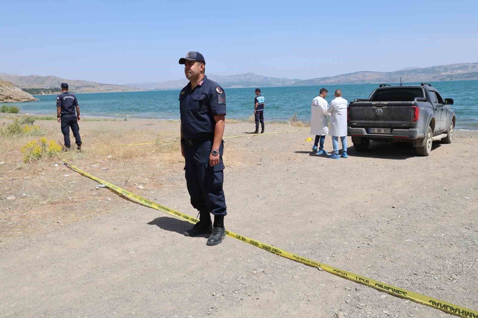 Elazığ’da bir araç içerisinde 2 kişi ölü bulundu