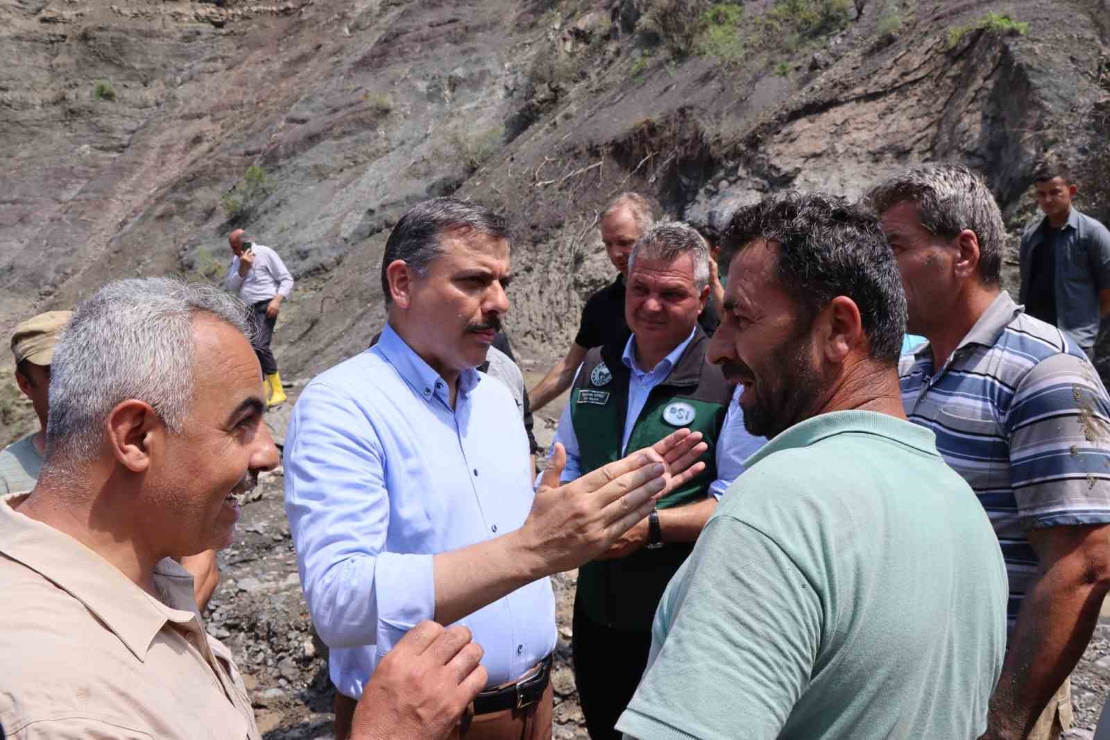 Ayvalı köyünde selin bilançosu ağır