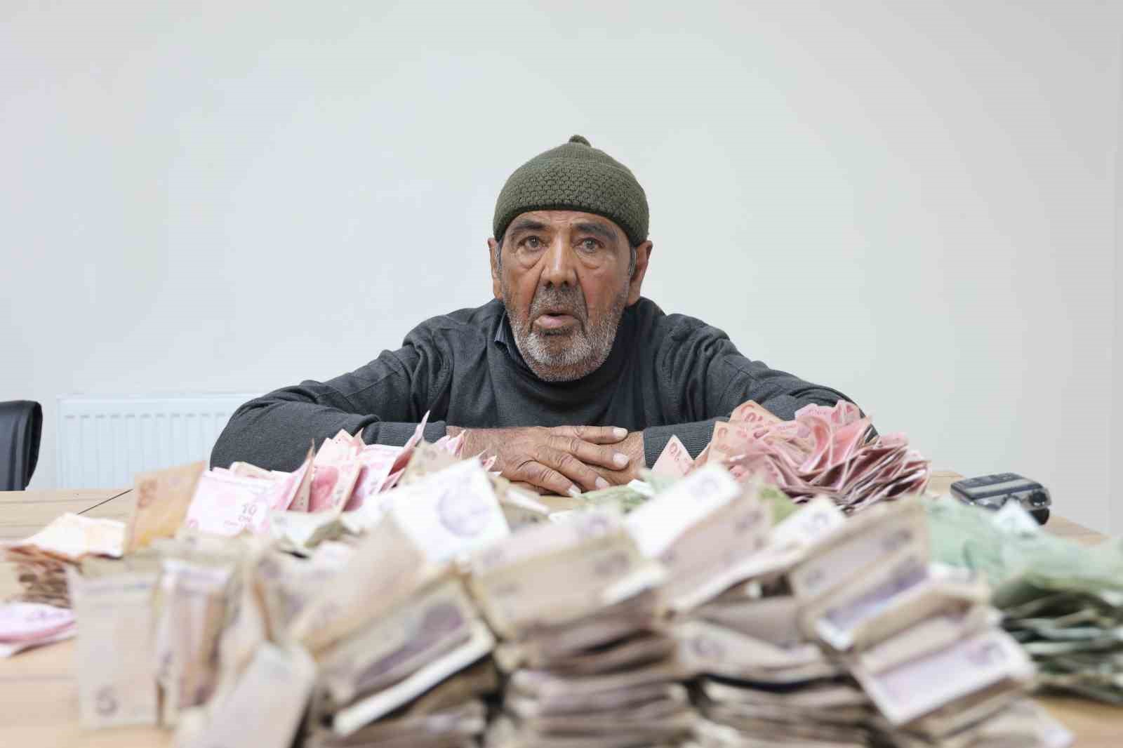 ’Rekortmen’ dilencinin sırrı ortaya çıktı: Bozuk paraları kabul etmiyormuş