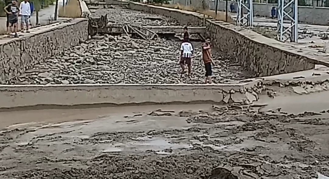 Özalp’ta yaşanan sel sonrası çalışmalar devam ediyor