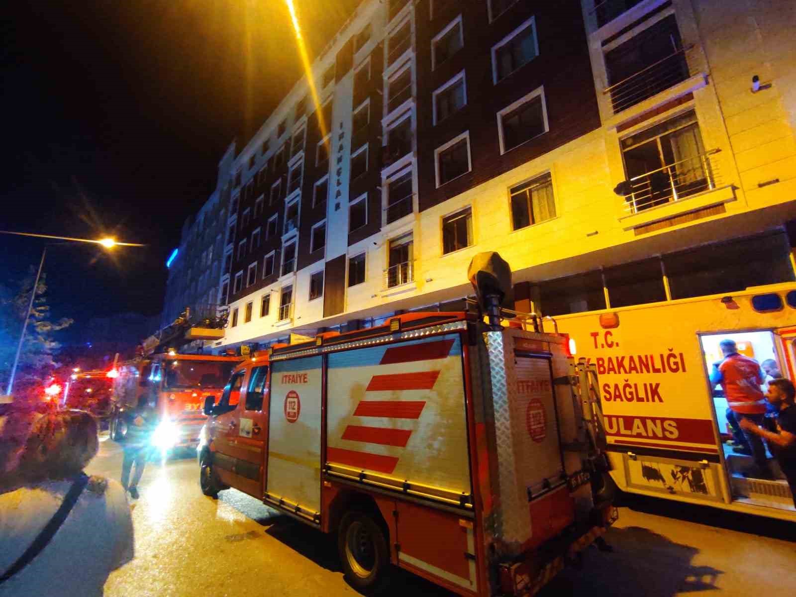 Van’da apartman yangını: 40 kişi dumandan etkilendi