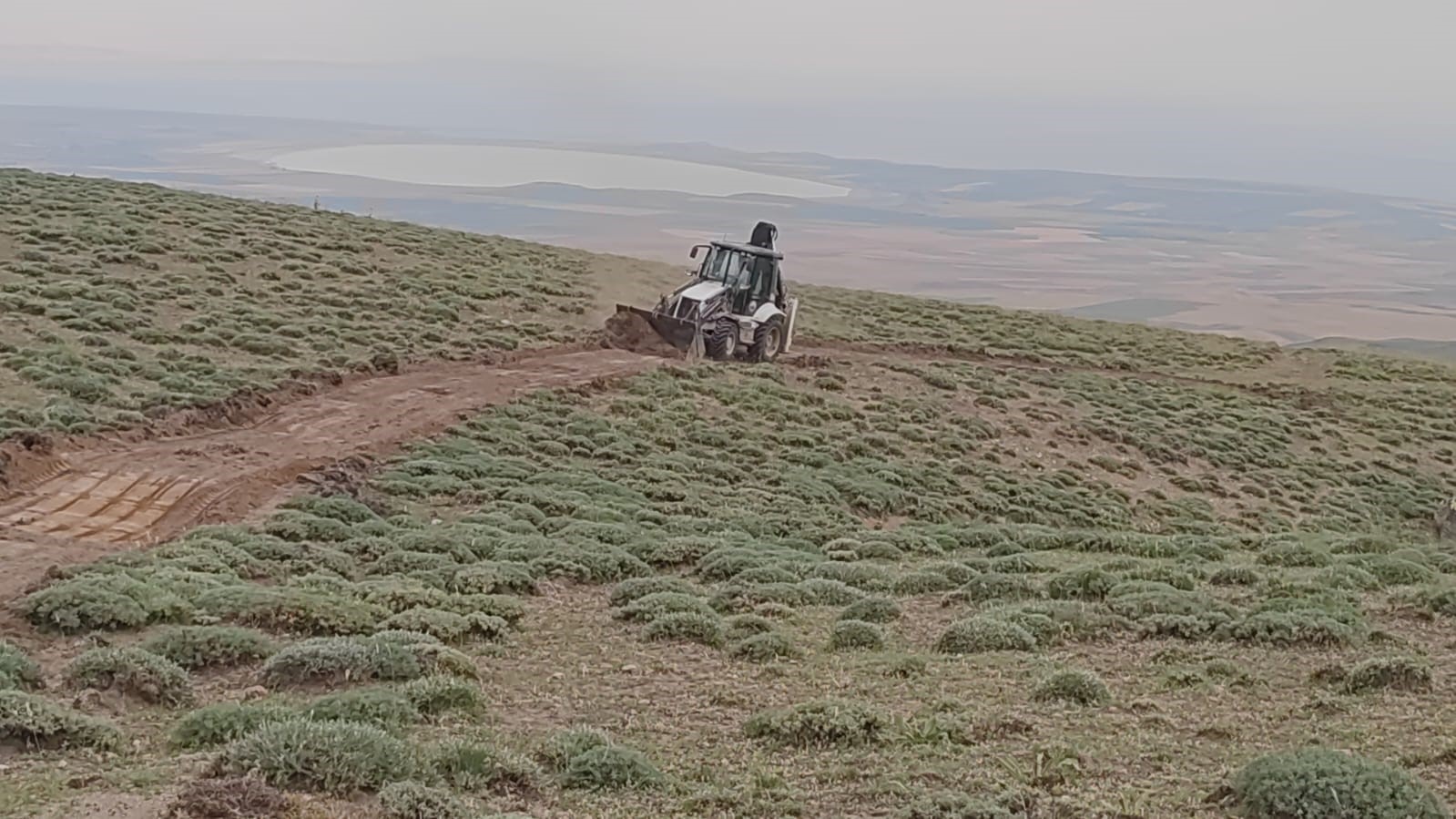 Türkiye’nin en yüksek üçüncü dağı Süphan Dağına yol açma çalışması