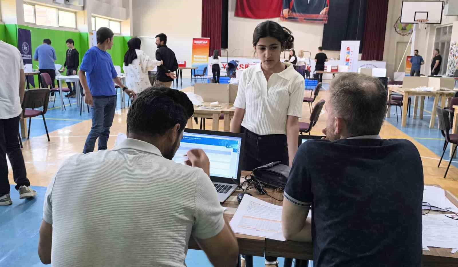 Yüksekova’da 75 öğrenci deneyap sınavına katıldı