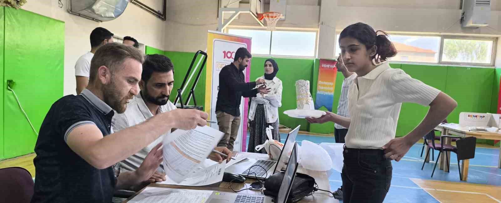 Yüksekova’da 75 öğrenci deneyap sınavına katıldı