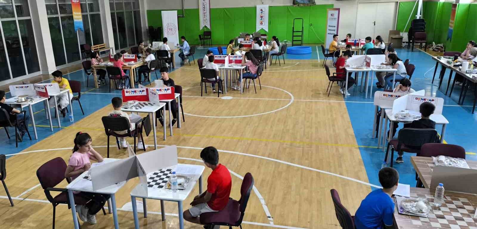 Yüksekova’da 75 öğrenci deneyap sınavına katıldı