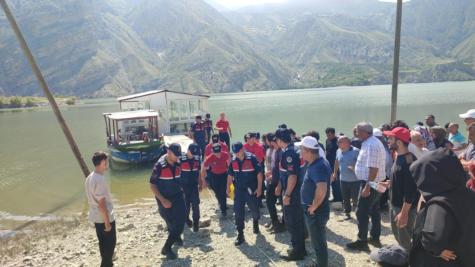 Serinlemek için Tortum gölüne giren çocuğun cesedine ulaşıldı