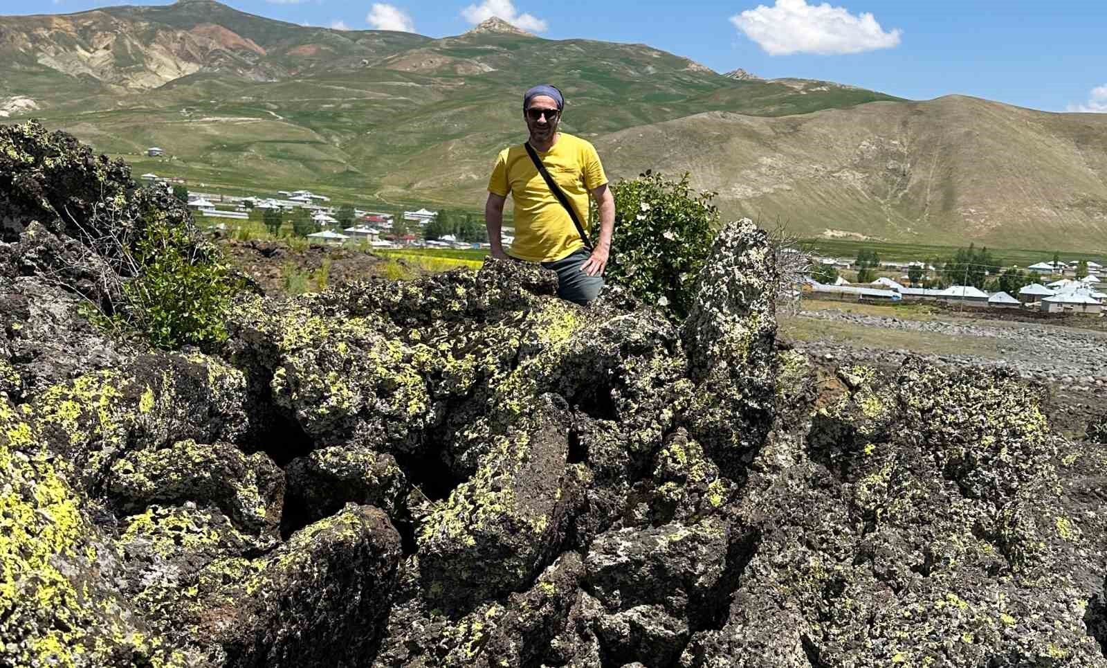 Sönmüş lavların arasındaki kale, gizemini koruyor
