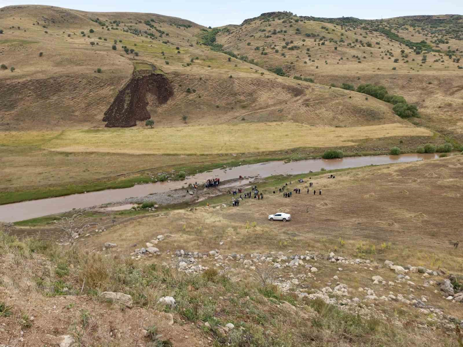 Sele kapılan çoban 30 kilometre sürüklendi