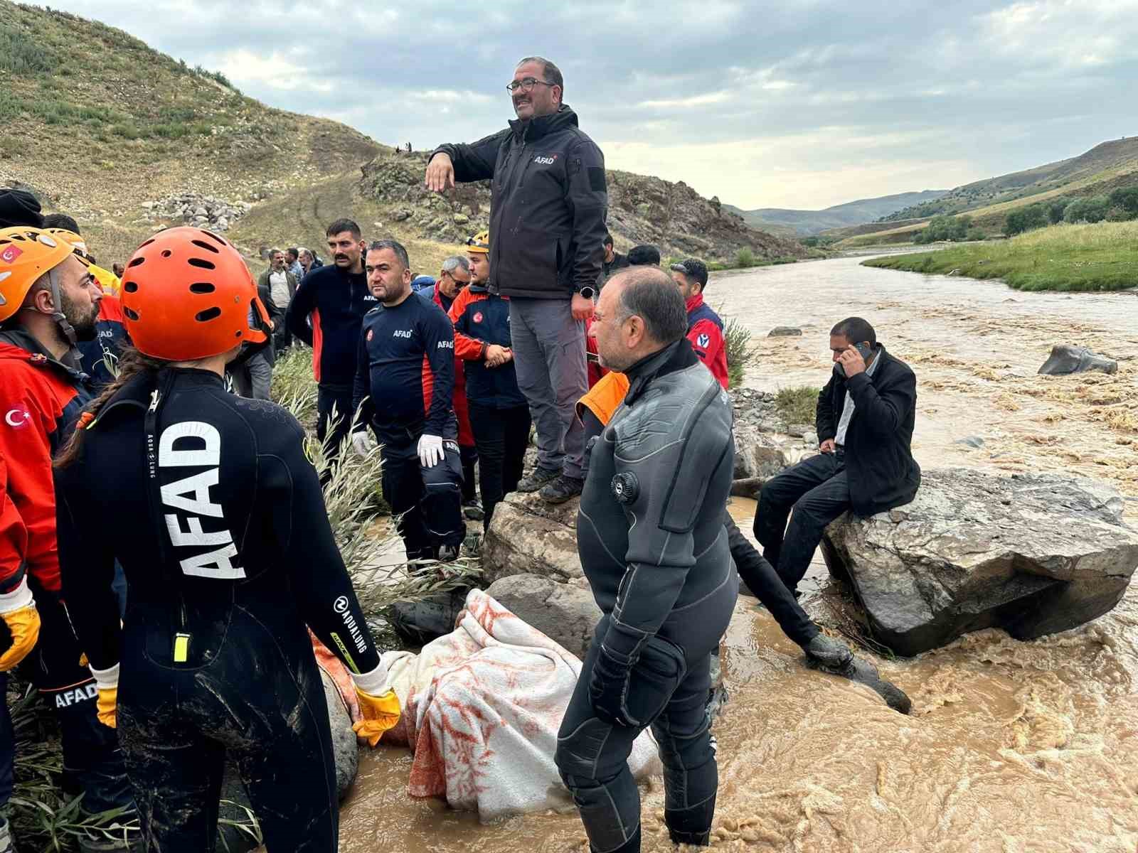 Sele kapılan çoban 30 kilometre sürüklendi