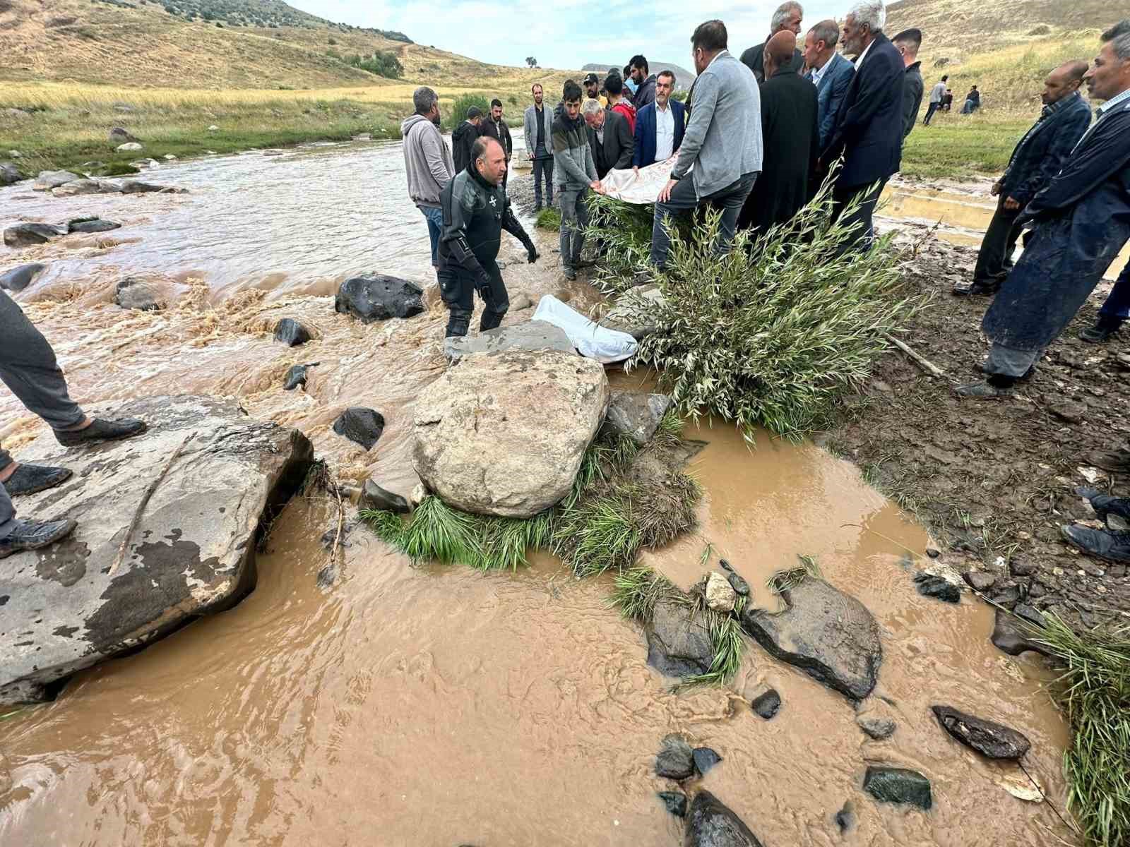 Sele kapılan çoban 30 kilometre sürüklendi