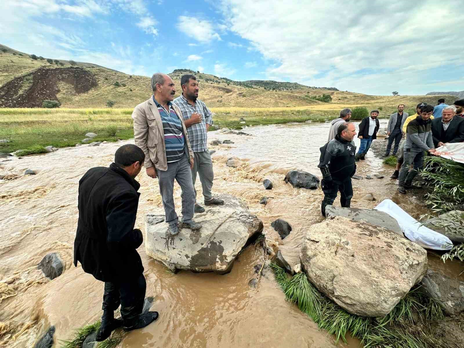 Sele kapılan çoban 30 kilometre sürüklendi