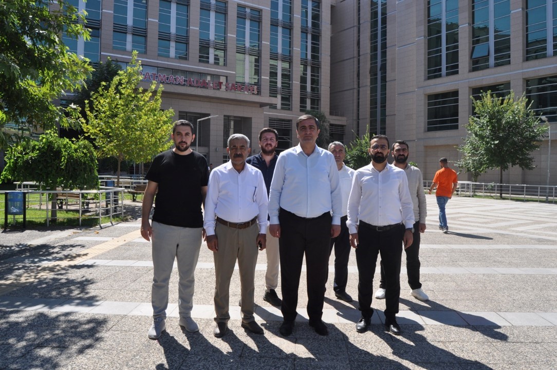 HÜDA PAR heyeti 4 kişinin öldüğü yolu trafiğe kapatarak tepki gösterdi