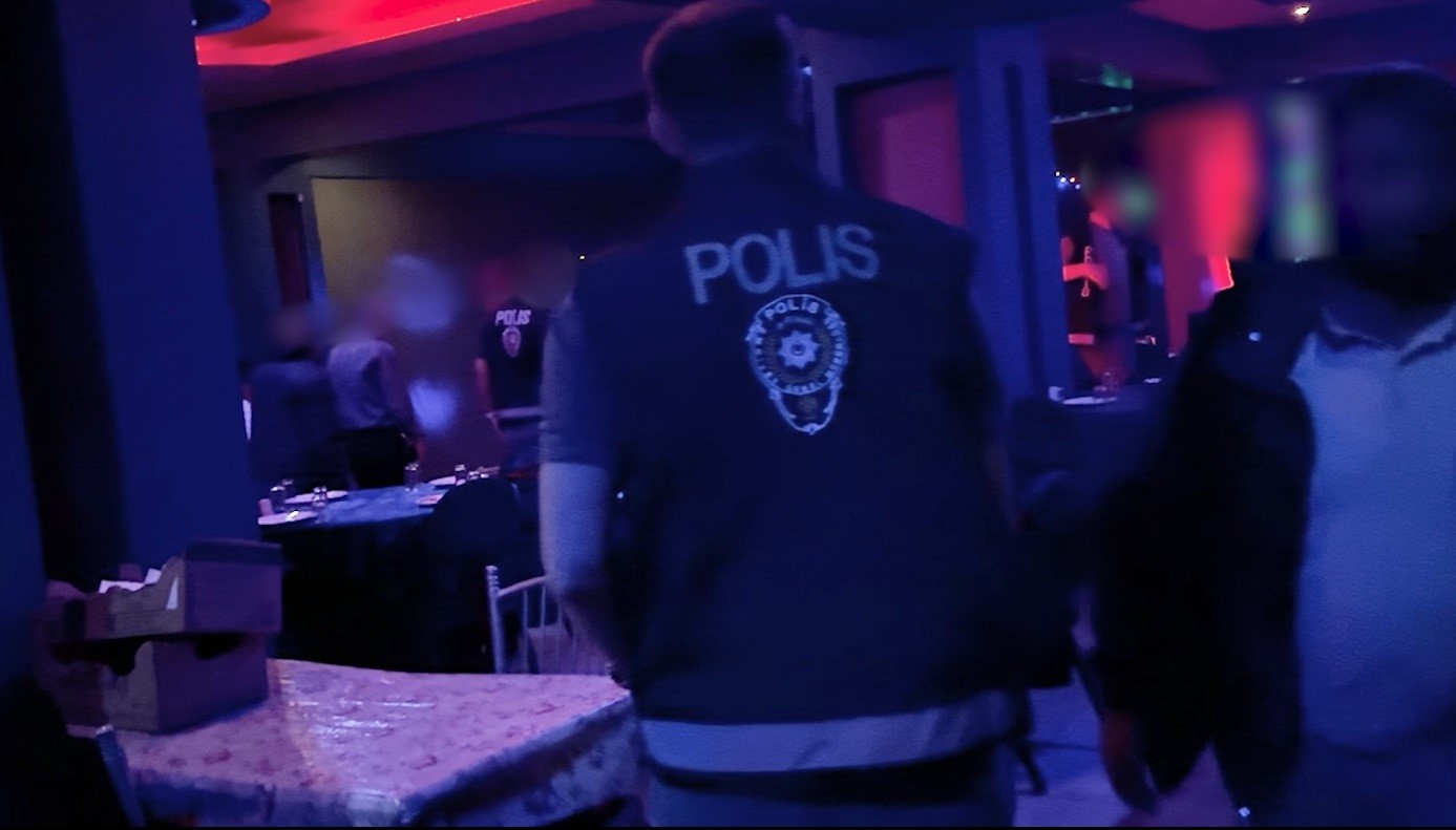 Kars’ta ticari taksiyle fuhuş operasyonu