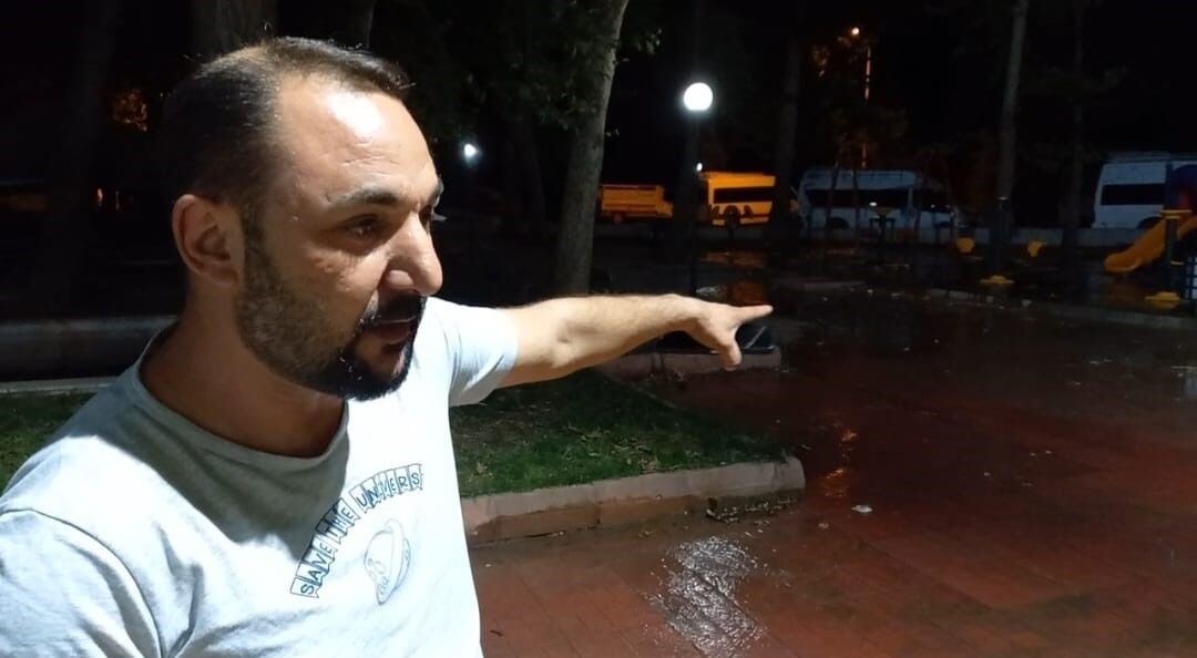 Malatya’da çocuk parkında patlayan su borusu yapılmayınca vatandaş çileden çıktı