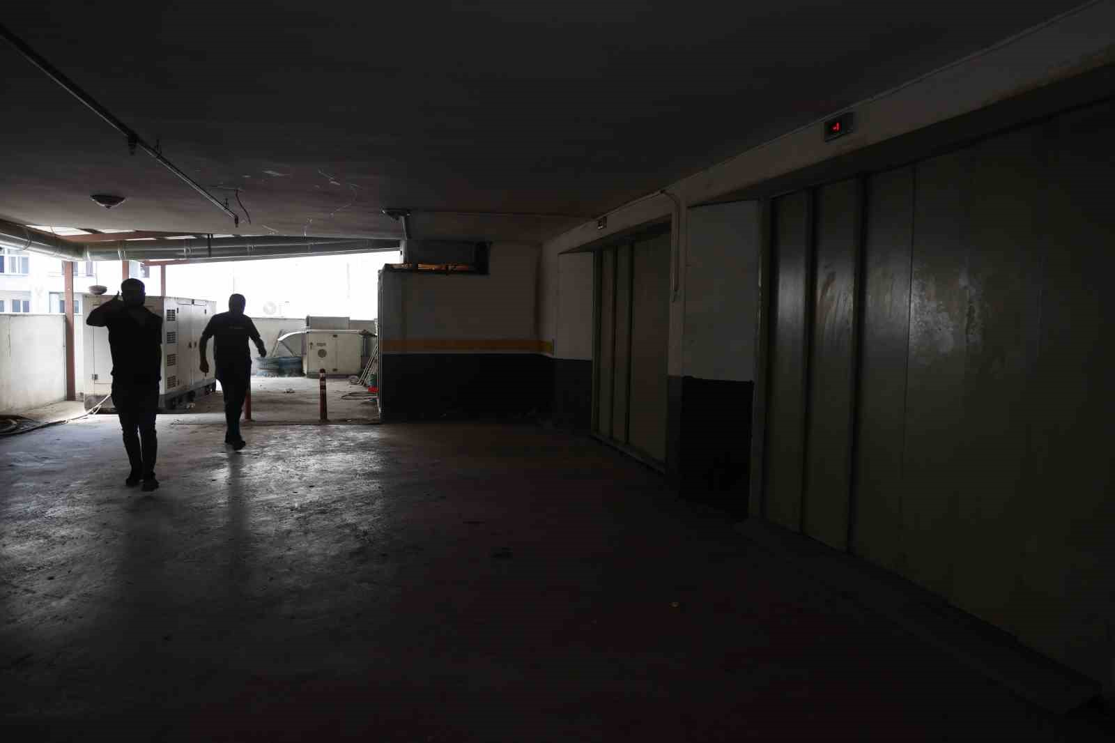 Elazığ’da sık sık yaşanan elektrik kesintisi esnafı bezdirdi