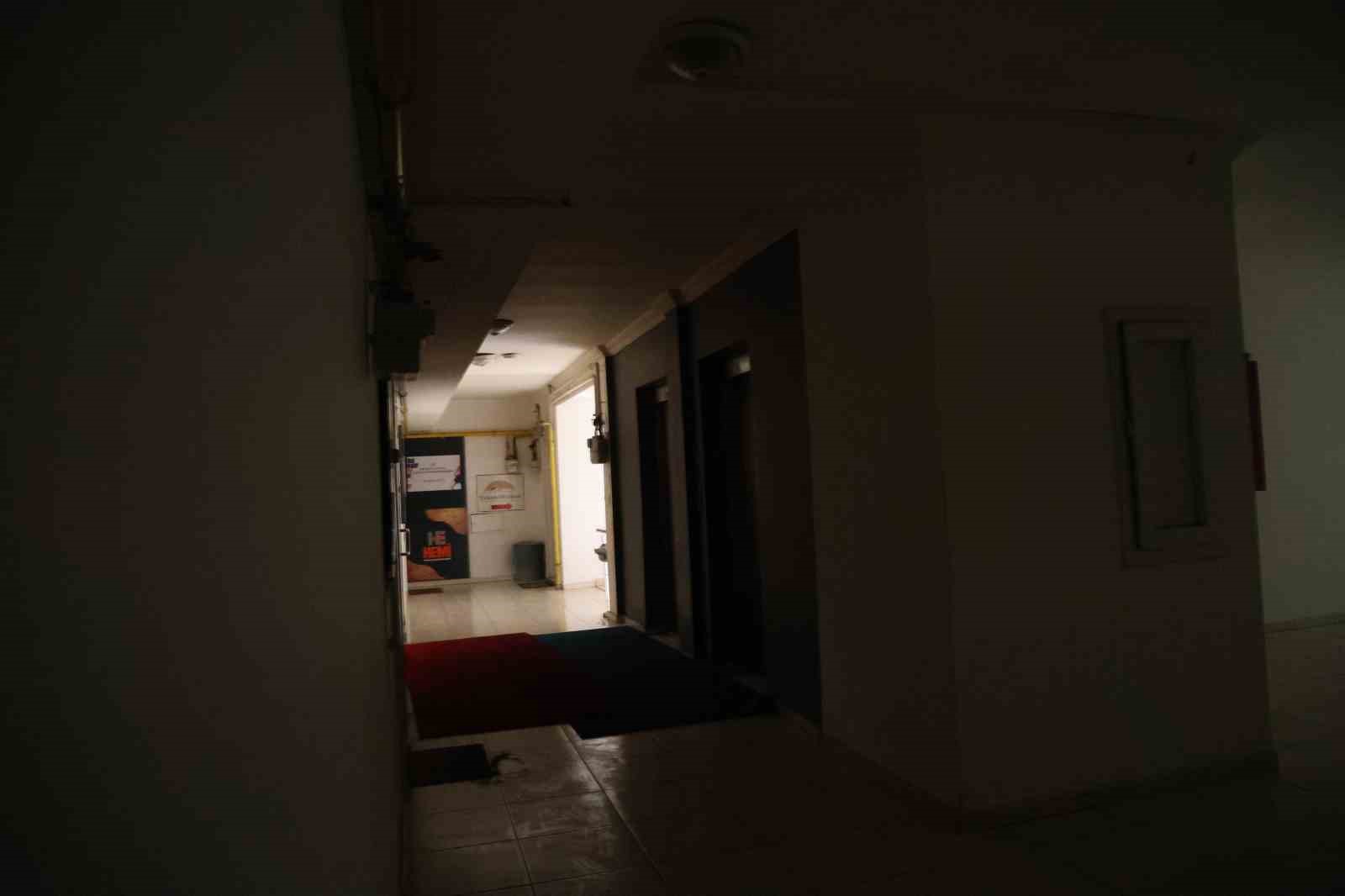 Elazığ’da sık sık yaşanan elektrik kesintisi esnafı bezdirdi