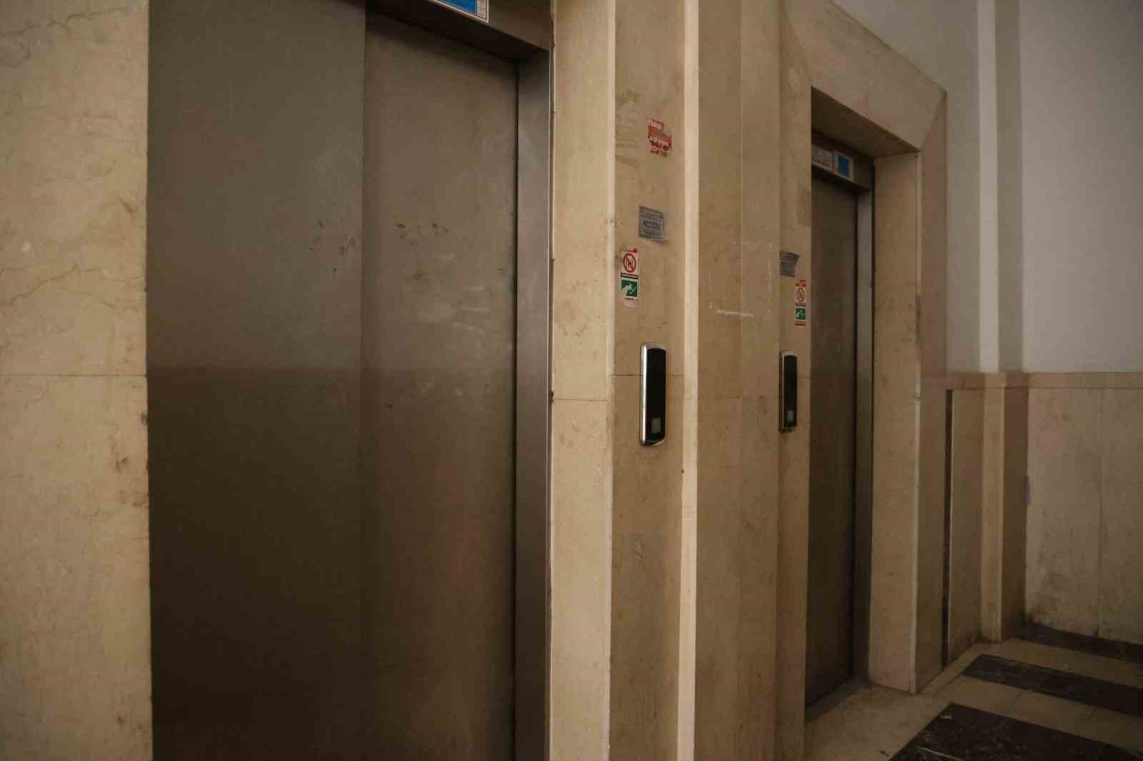 Elazığ’da sık sık yaşanan elektrik kesintisi esnafı bezdirdi