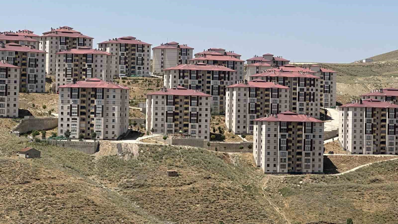 Öğretmen Kenan Canan ‘Uluslararası coğrafya kongresinde’ Yüksekova depremini anlatacak