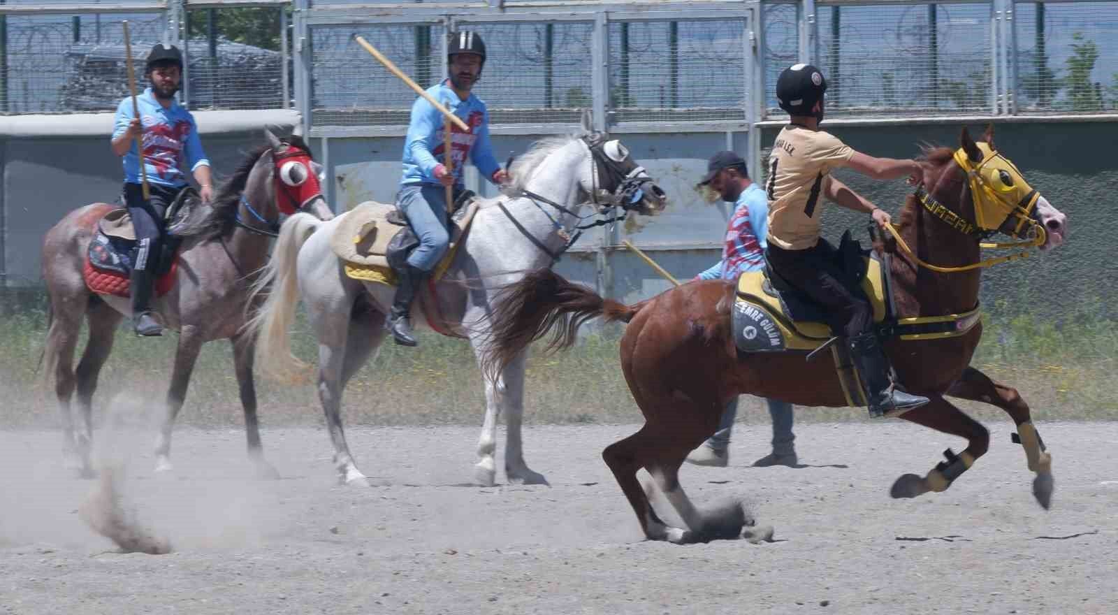 Erzurum’da ’Ata sporu’ ciritten vazgeçilmiyor