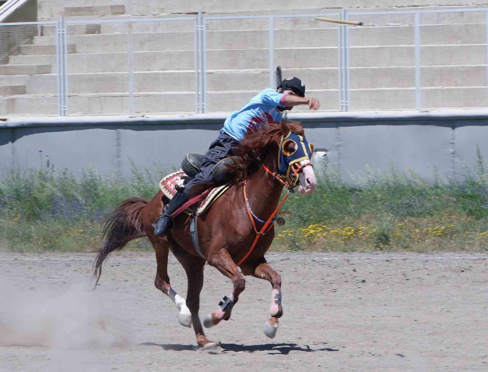 Erzurum’da ’Ata sporu’ ciritten vazgeçilmiyor