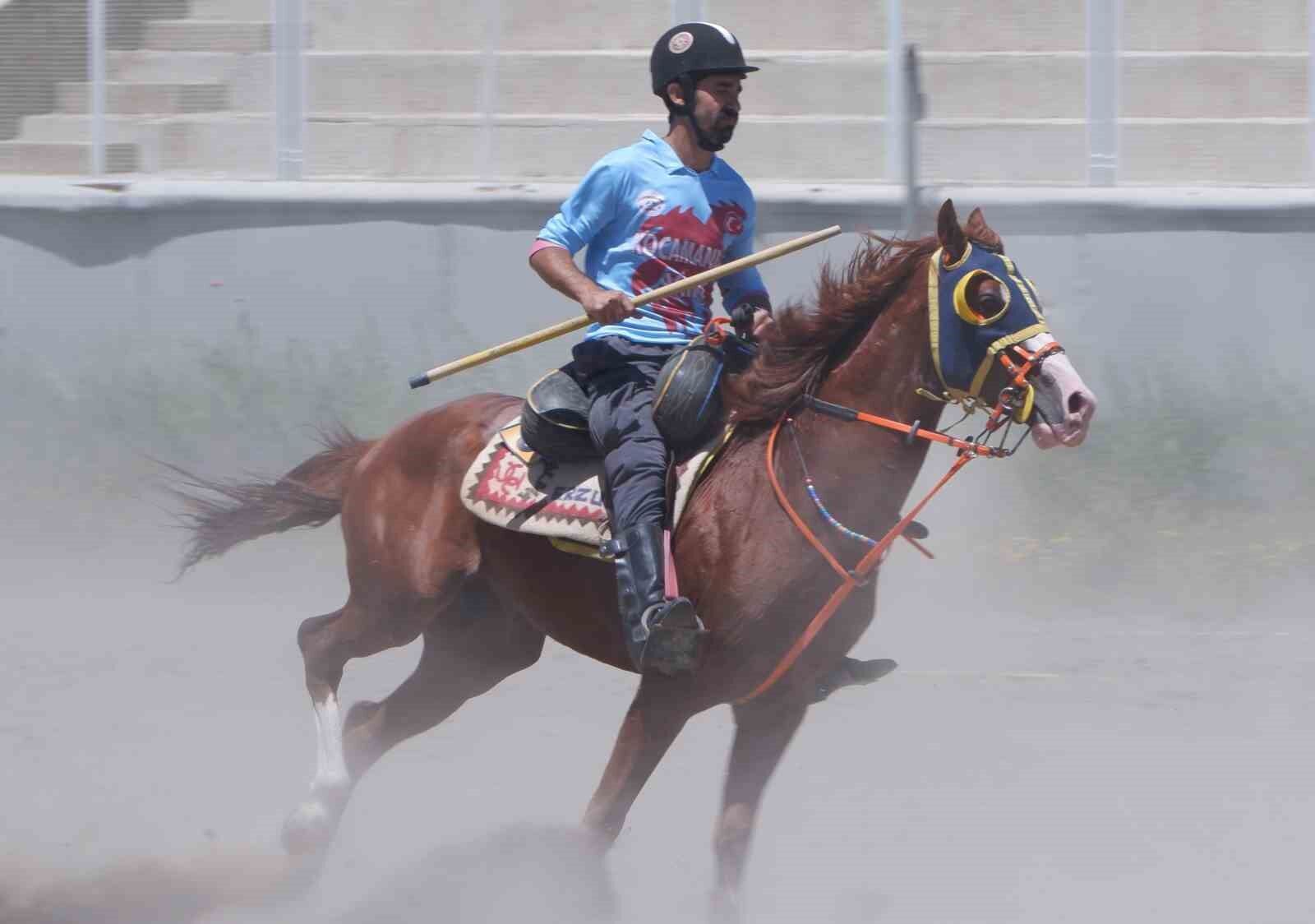 Erzurum’da ’Ata sporu’ ciritten vazgeçilmiyor