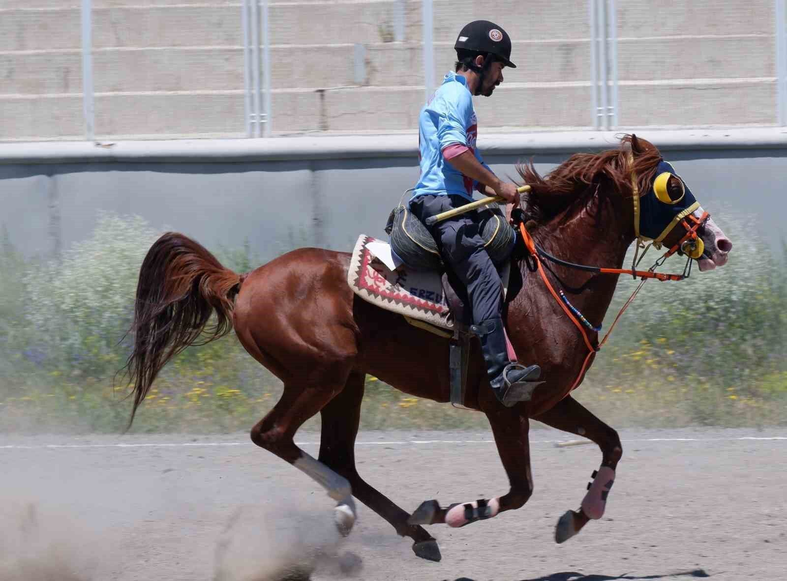 Erzurum’da ’Ata sporu’ ciritten vazgeçilmiyor