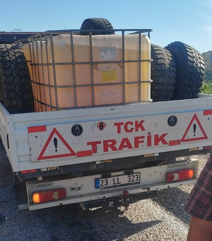 Patlayan lastiği tamir etmeye çalışırken hayatını kaybetti