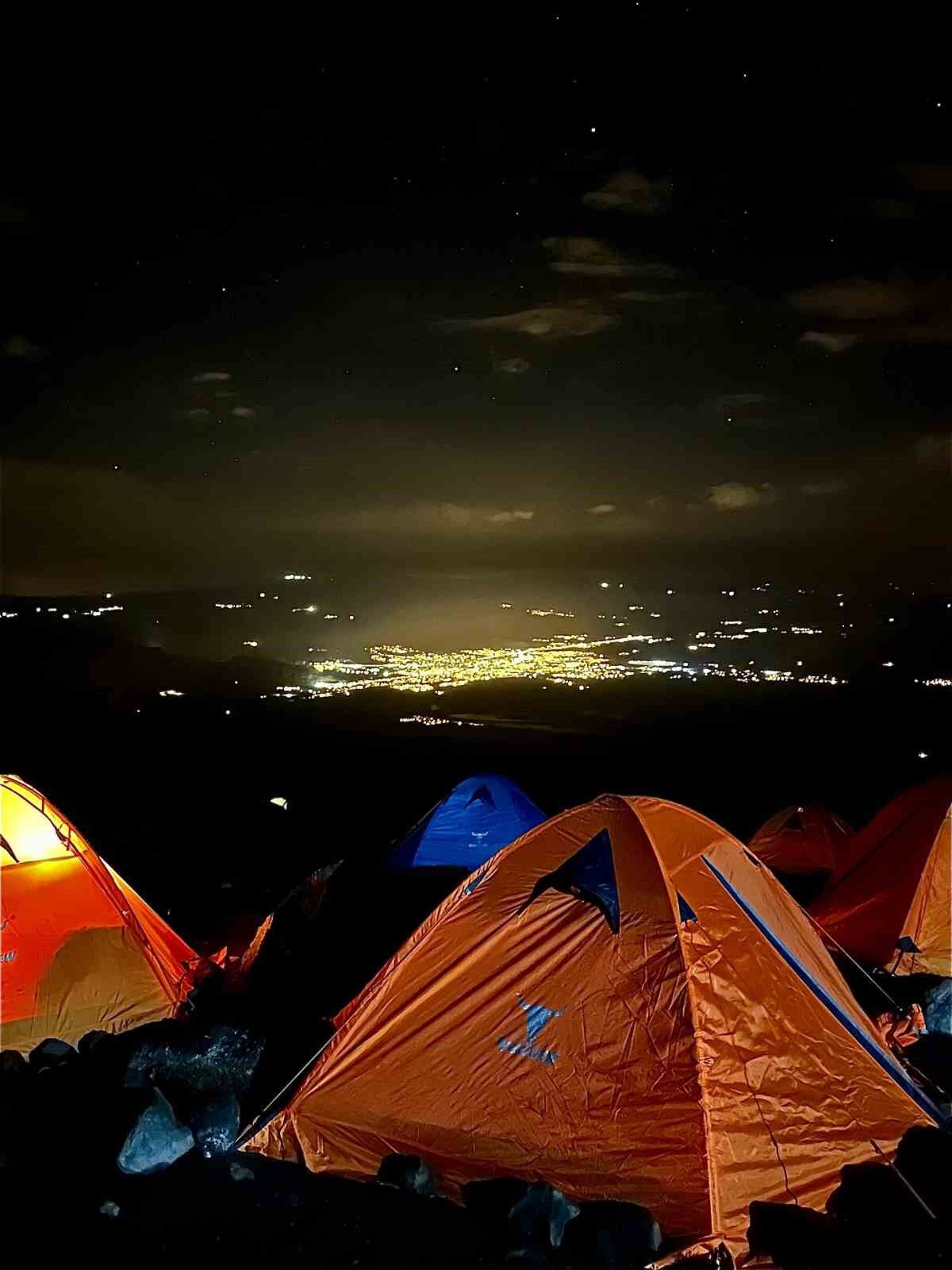 Ağrı Dağı’nda Avrupa yamaç paraşütü rekoru kırıldı
