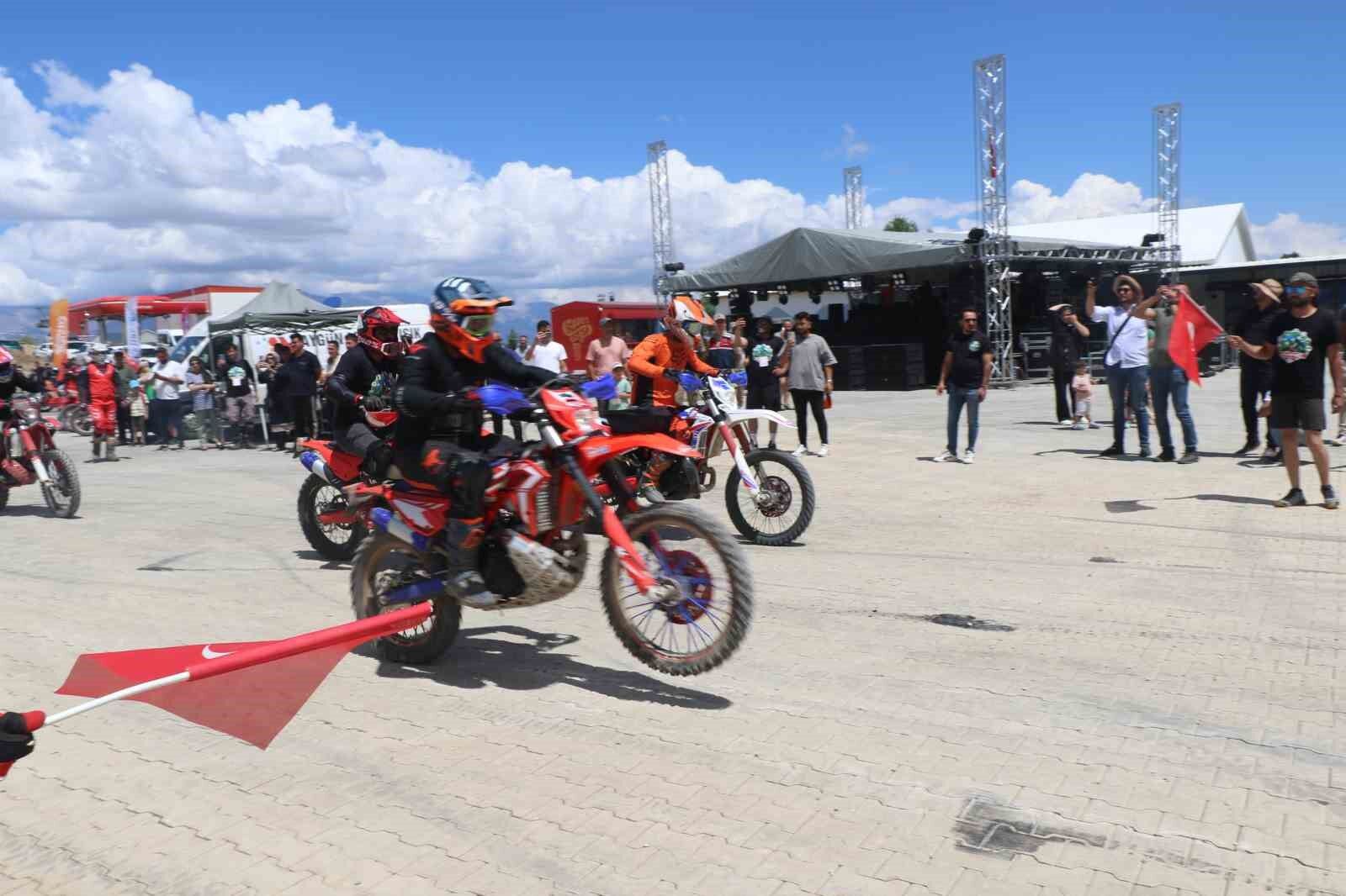 Erzincan Ergan Dağında renkli festival