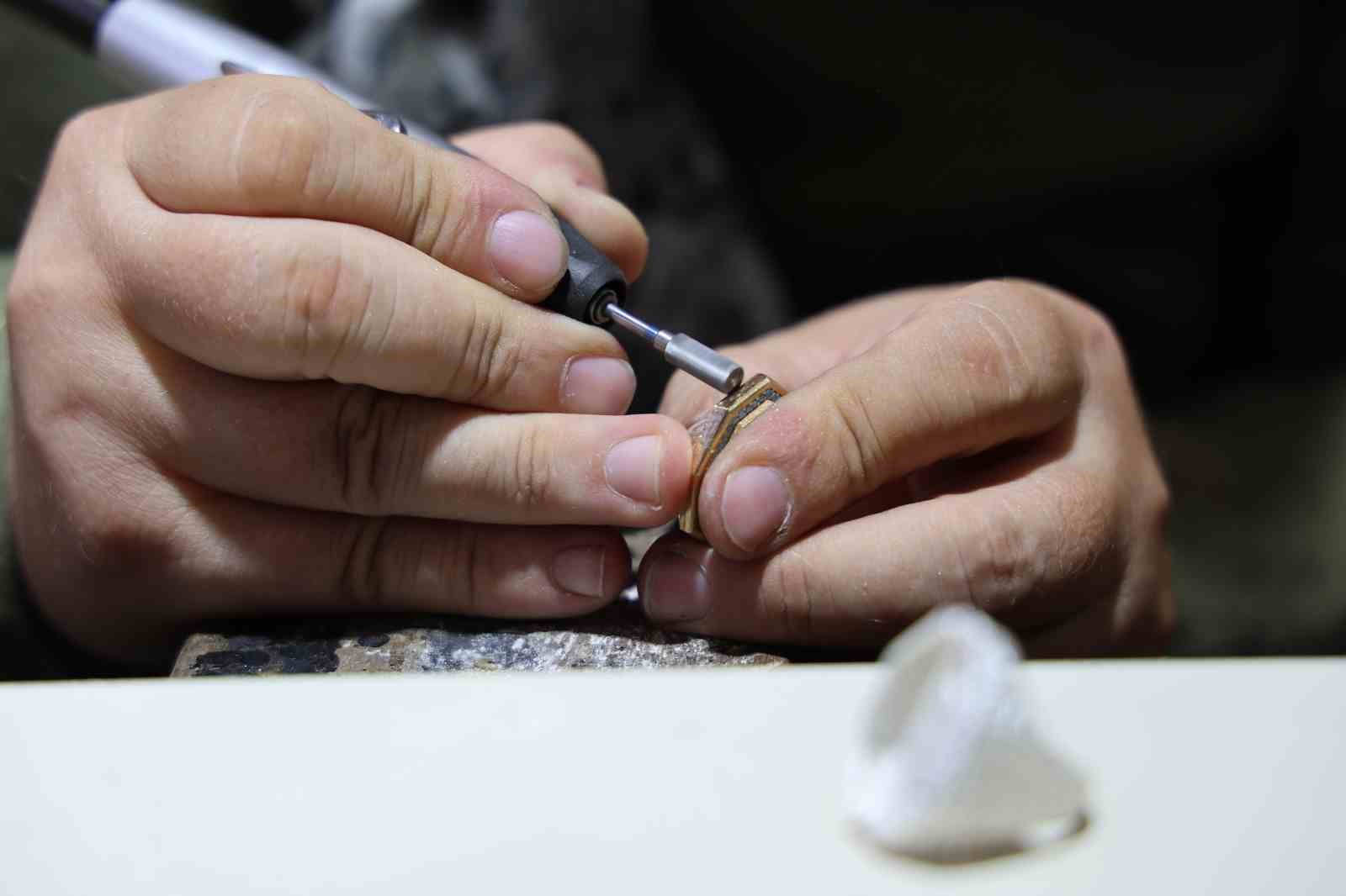 Türk Sultanlarının mühürlerini yüzüğe işledi