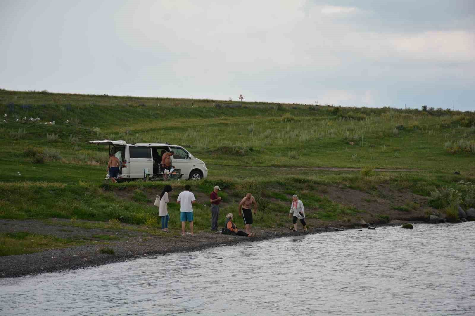 Çıldır Gölü’ne yaz aylarında yoğun ilgi
