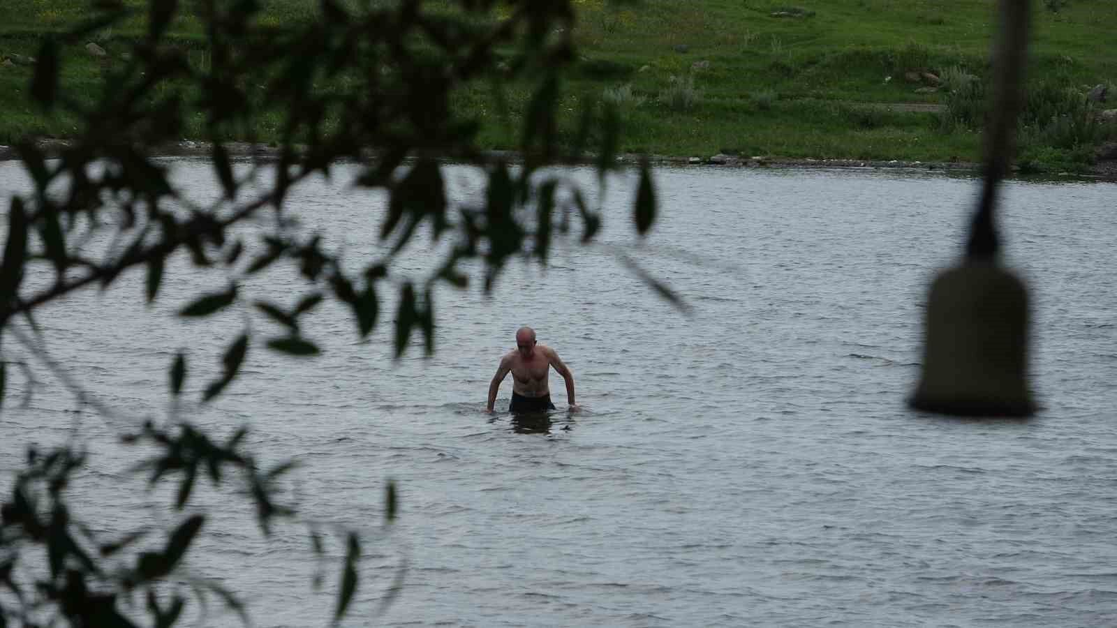 Çıldır Gölü’ne yaz aylarında yoğun ilgi