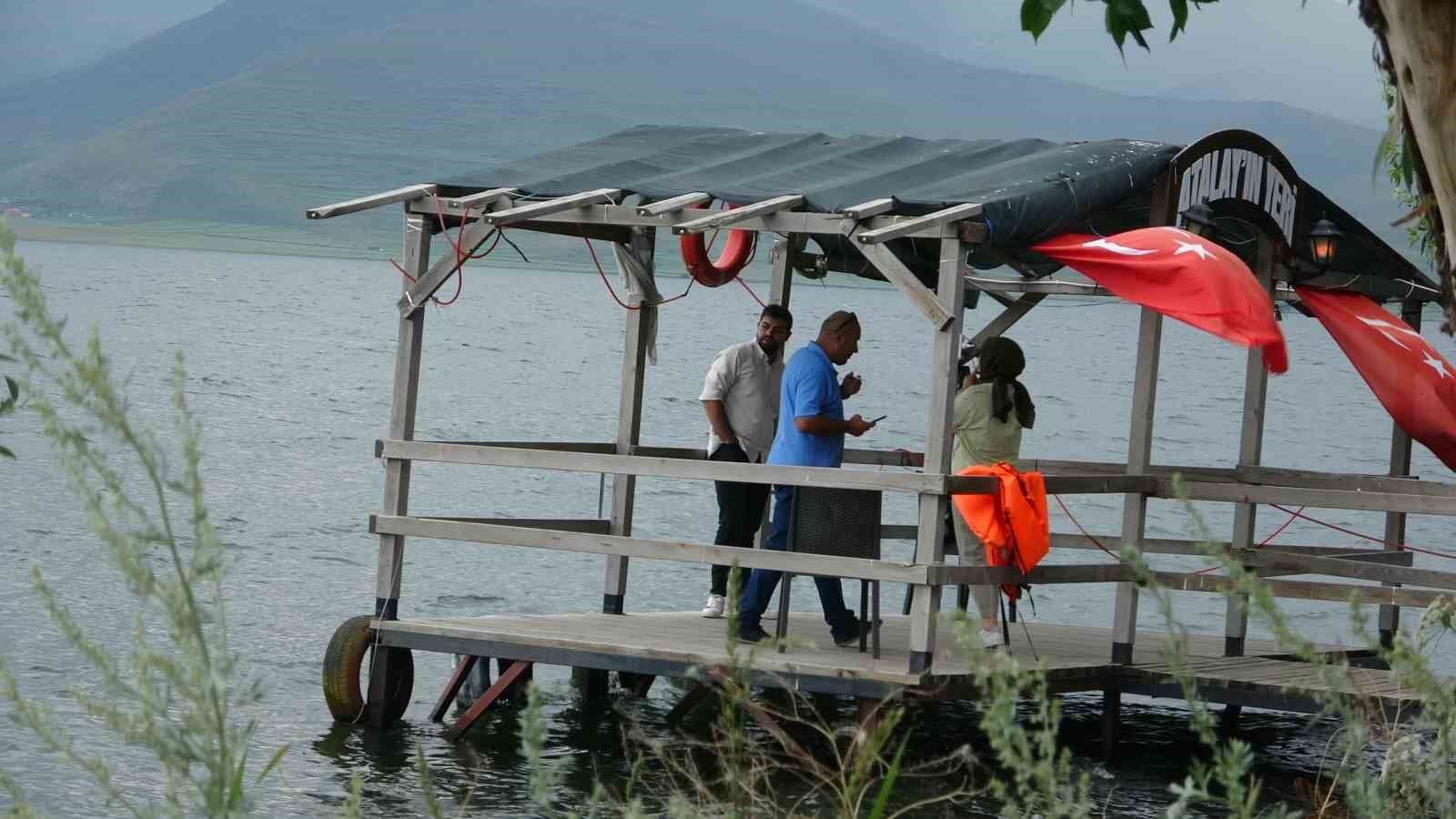 Çıldır Gölü’ne yaz aylarında yoğun ilgi
