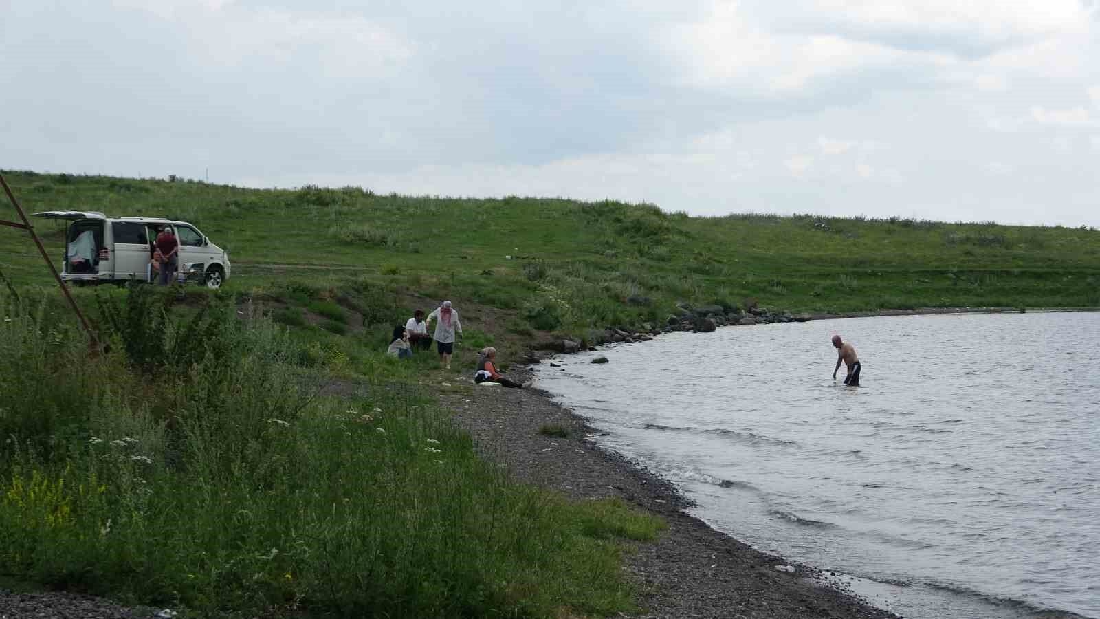 Çıldır Gölü’ne yaz aylarında yoğun ilgi