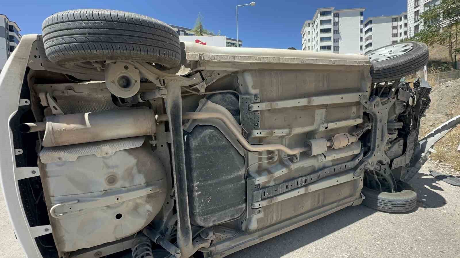 Emniyet kemeri taktı burnu bile kanamadı