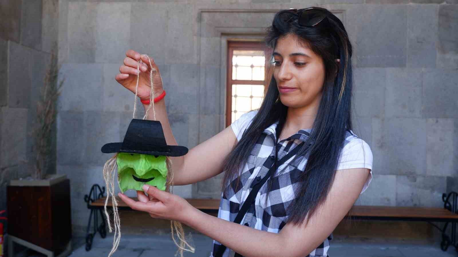 Evdeki çöpleri değerlendirerek tedavisini tamamladı