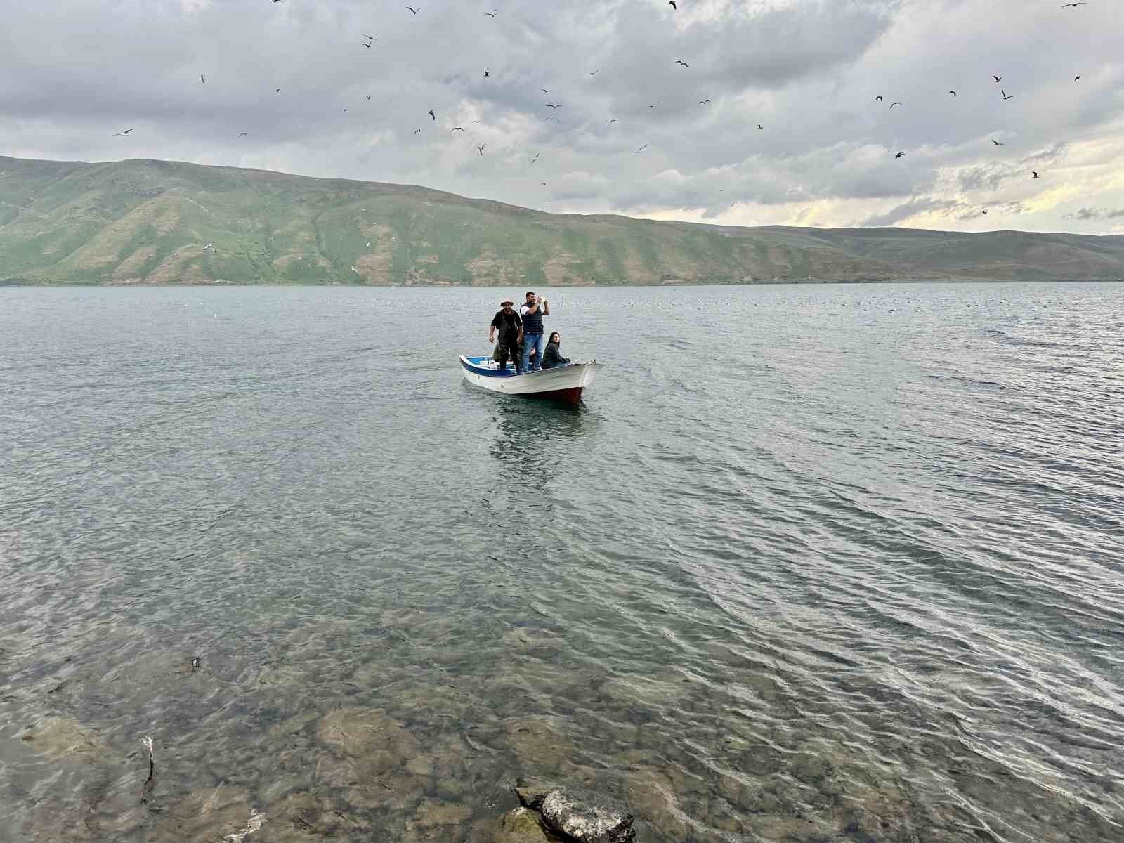 2 bin 241 rakımda yüzlerce kuşa ev sahipliği yapıyor