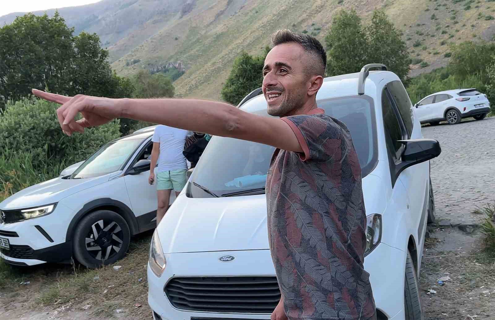 Nemrut’a giden piknikçilere ayı sürprizi