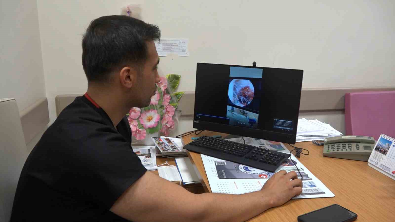 70 yaşındaki kadının kulağında hareket eden kene operasyonla çıkarıldı