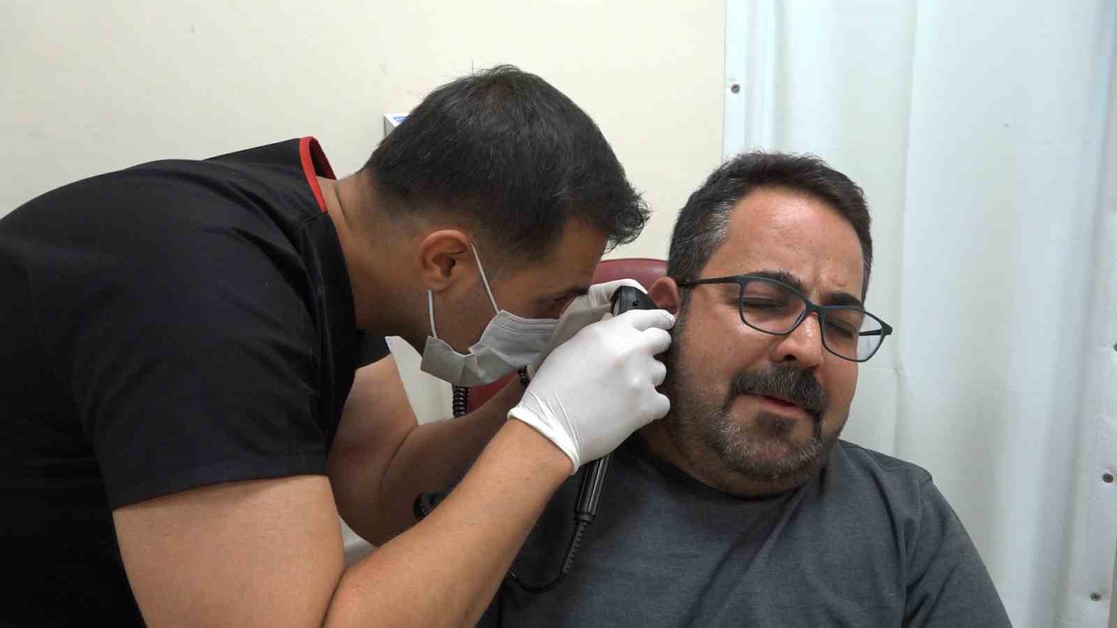 70 yaşındaki kadının kulağında hareket eden kene operasyonla çıkarıldı