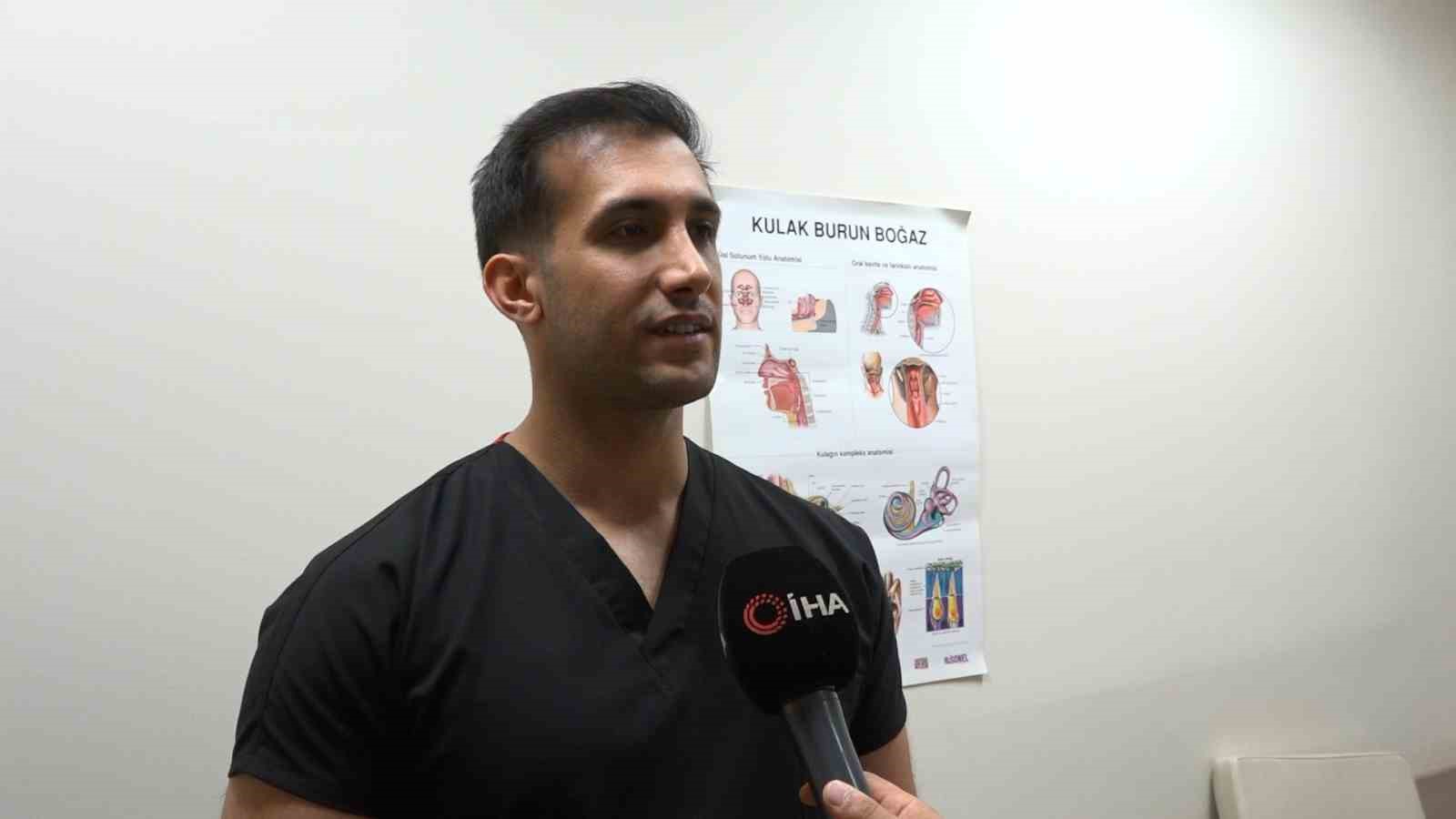 70 yaşındaki kadının kulağında hareket eden kene operasyonla çıkarıldı