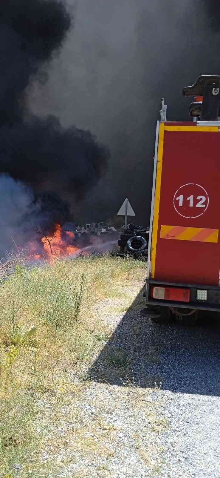 Hırdavat deposunda korkutan yangın