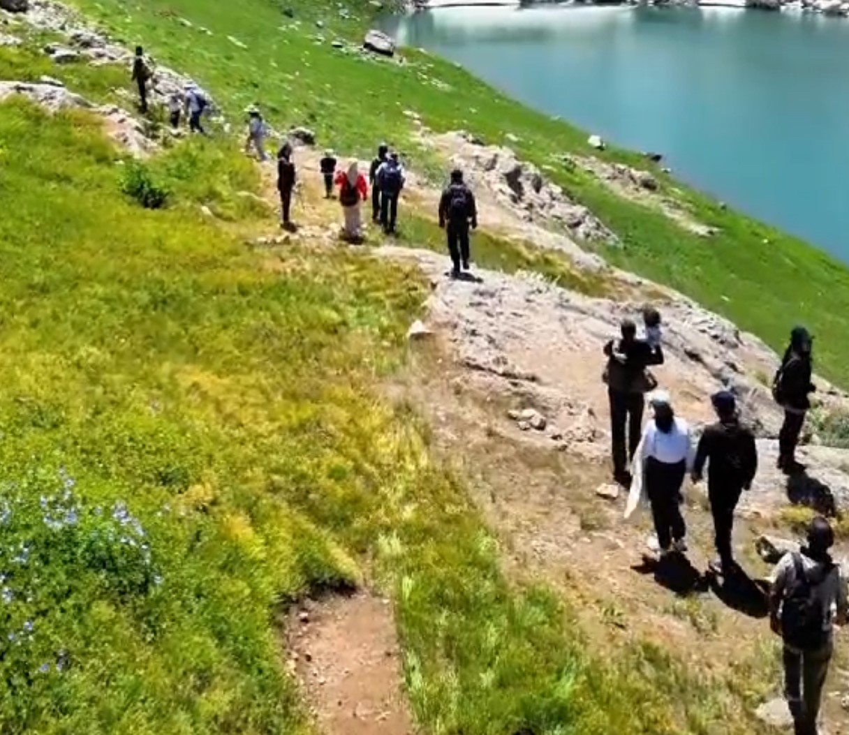 35 dağcı Sat Gölleri’nin güzelliklerini görme fırsatı buldu