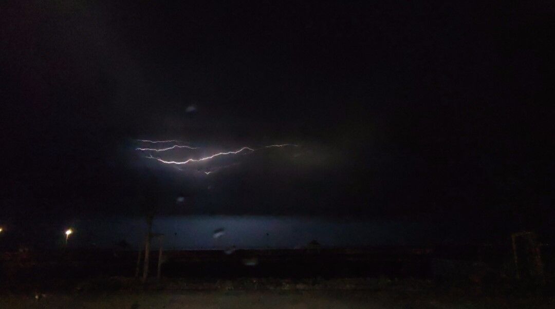 Van’da şimşekler geceyi aydınlattı