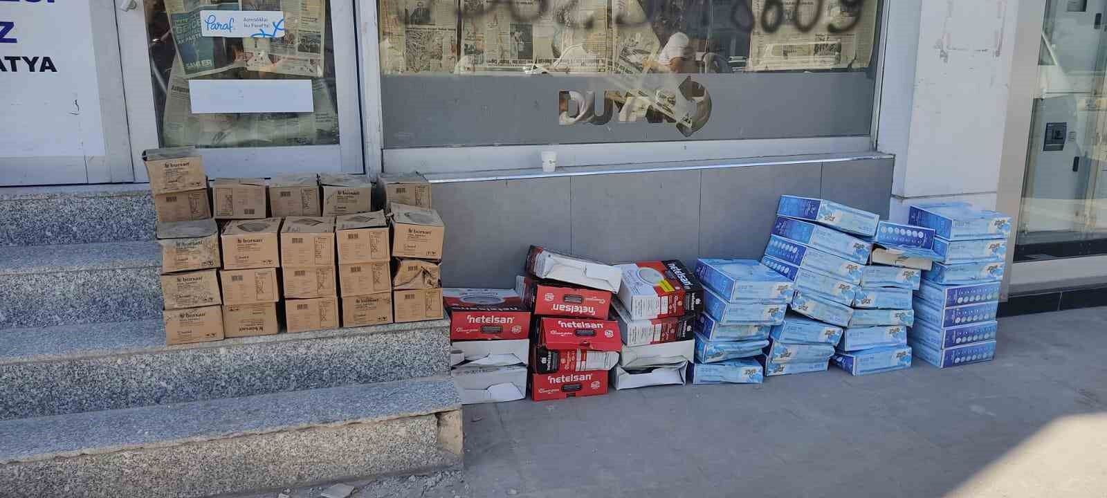 Duvarı delerek girdikleri işyerinde milyonluk vurgun yaptılar